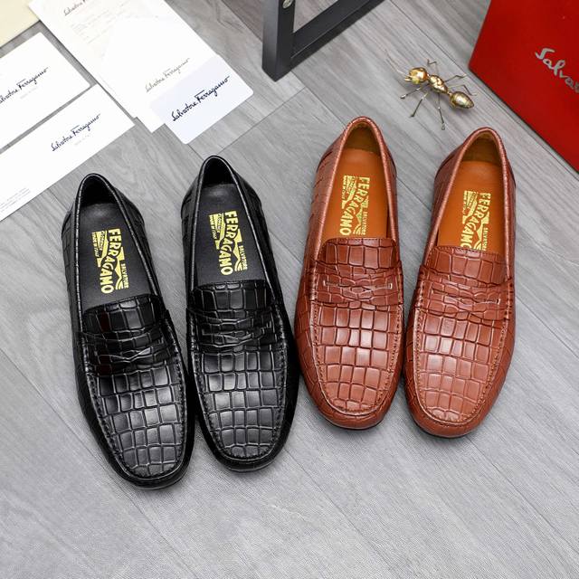 商品商标：Ferragamo 菲拉格慕 ] 休闲套脚鞋 正码码数: 38-45 商品材料：精选 石头纹牛皮鞋面 羊皮内里 橡胶大底